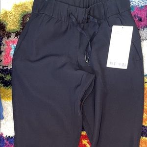 Lululemon On the Fly 7/8 Woven size 2 NWT